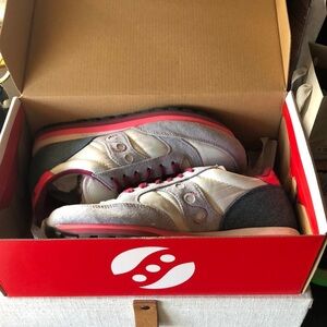 Like new in box Saucony Jazz Triple denim multi grey and burgundy sneaker 8